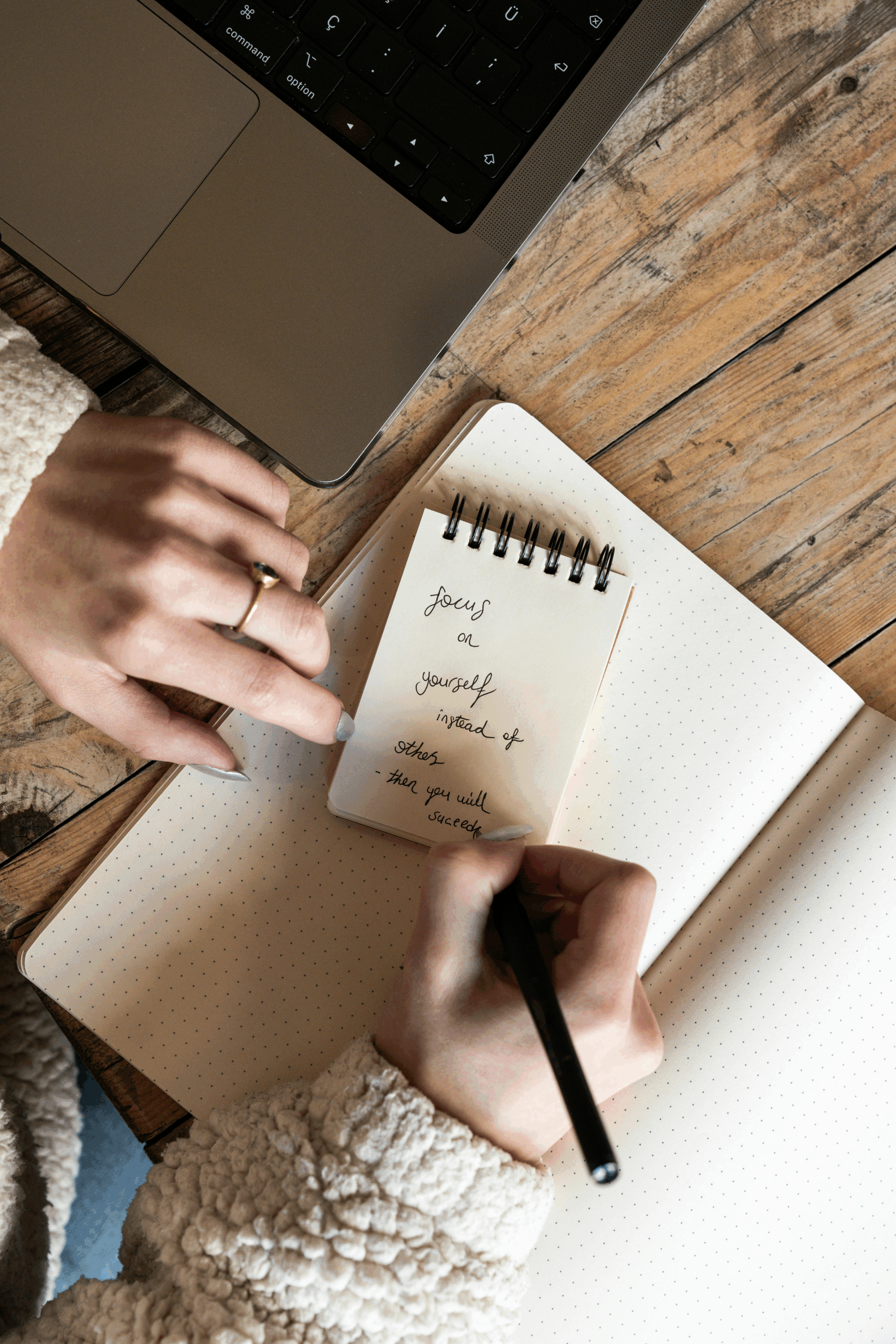 Woman working on KPIs and SMART goals to improve her digital marketing strategy for a new product launch.